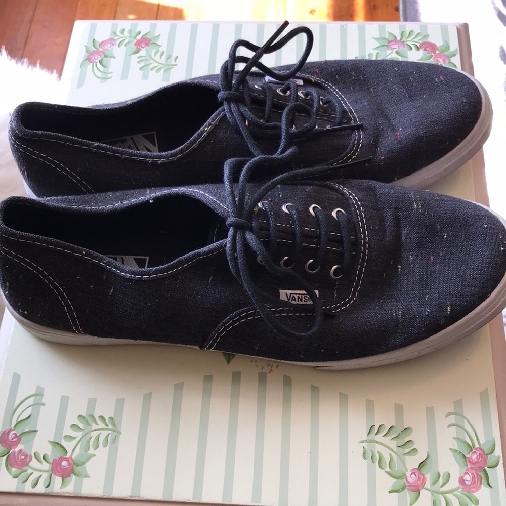 Vans - Picture 2 of 6